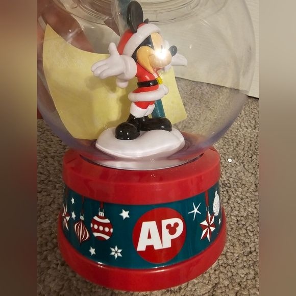 NEW Disney Parks 2022 Holiday Christmas Santa Mickey Mouse Snow Globe Sipper Cup - Picture 4 of 9
